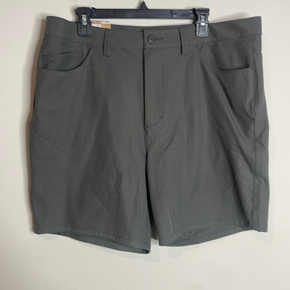 Prana | Men’s Grey Shorts 7in Inseam Size 38 NWT